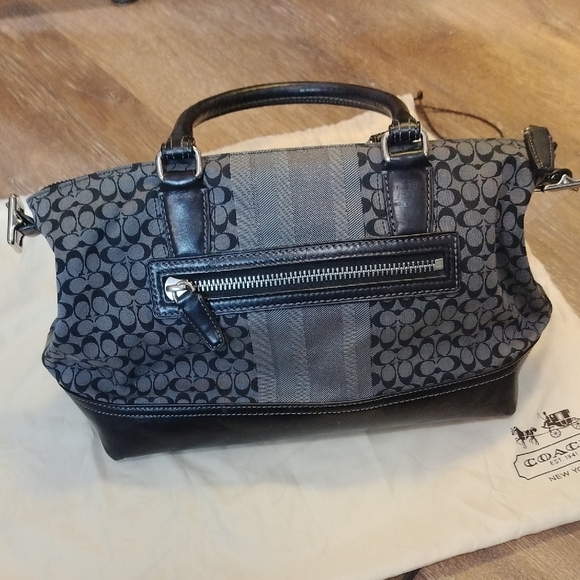 Coach 21154 signature handbag in black canvas. - Picture 4 of 10
